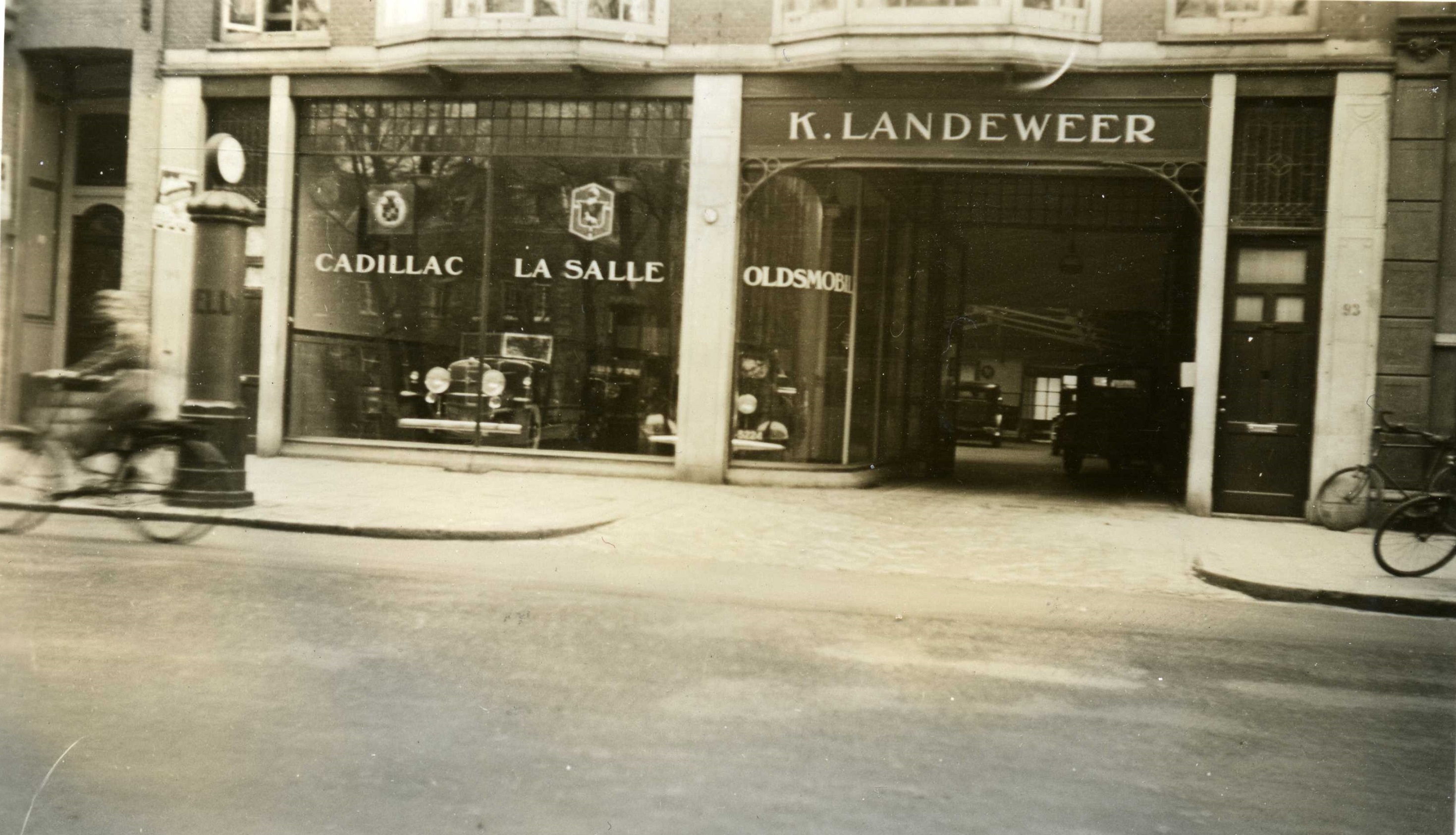 1930 circa Filiaal Landeweer in Amsterdam