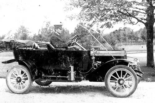 1910 circa Wilhelm Cats in Ford Baron 1