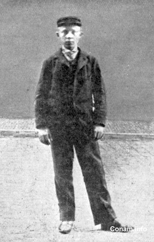 Dirk Mark als hulpje bij Leonard Lang 19320310