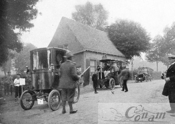 Foto4-Vincke-2-in-NL-met-kruis-door-serveas-in-belgisch-blad